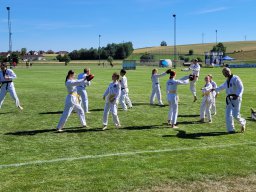 Vorführung zur Einweihung des Sportheims